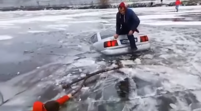 A spart gheața! Un bărbat a vrut să facă drifturi pe un lac înghețat din Republica Moldova (VIDEO)