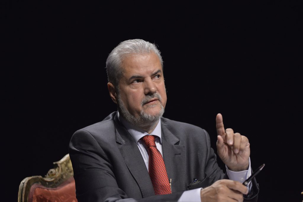 Adrian Năstase, acuzații despre Guvern: Încă o dată observăm caracterul „cezarist” al statului român! Se duc, ca niște servitori, la Cotroceni
