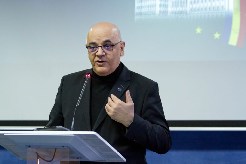 Raed Arafat, despre evoluția pandemiei de COVID-19: Probabil va fi o creștere a numărului cazurilor de coronavirus în următoarele 10 -15 zile