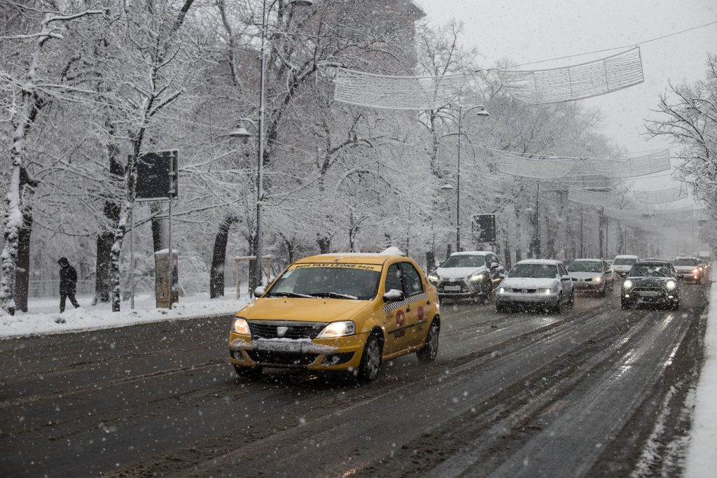 Centrul Infotrafic: Mai multe porțiuni de drum din sudul țării, acoperite cu polei
