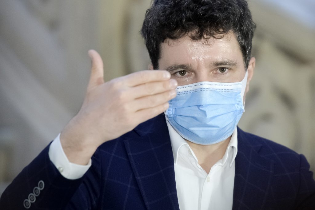 Nicușor Dan l-a MAZILIT pe directorul Direcției de Mediu de la Primăria Capitalei pentru că a aprobat tăierea de arbori din centrul Bucureștiului!