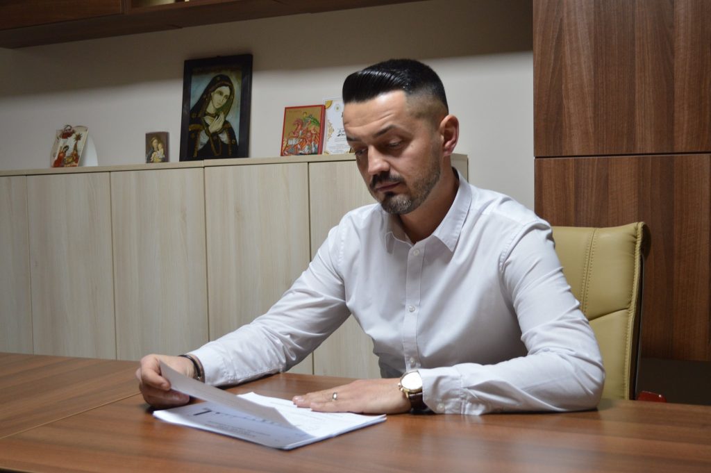 Șeful DSP Alba, mesaj ironic la adresa adepților teoriei conspirației: Nu prind bulgarii fără antenă după ce m-am vaccinat