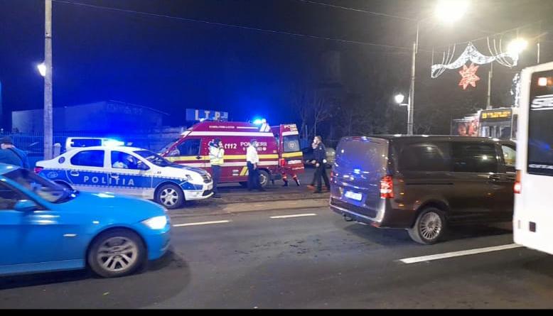 Femeie însărcinată în 9 luni, care plecase spre spital să nască, implicată într-un accident auto în Capitală