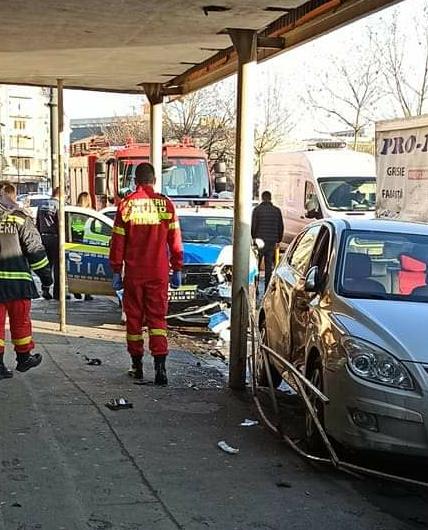 Mașină de Poliție, implicată într-un accident auto produs în centrul Capitalei. Trei agenți au fost răniți