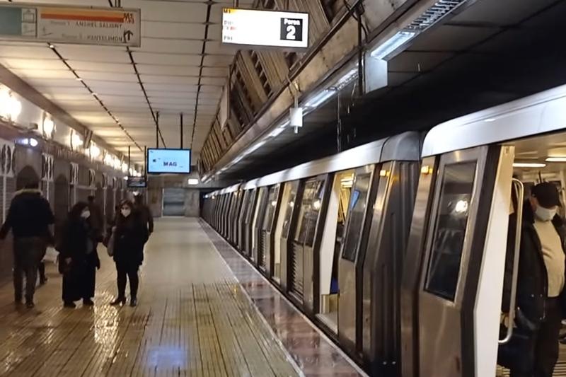 Apa curge, din nou, din tavan pe peronul stației de metrou Eroilor. Acum, însă, pe magistrala veche (VIDEO)