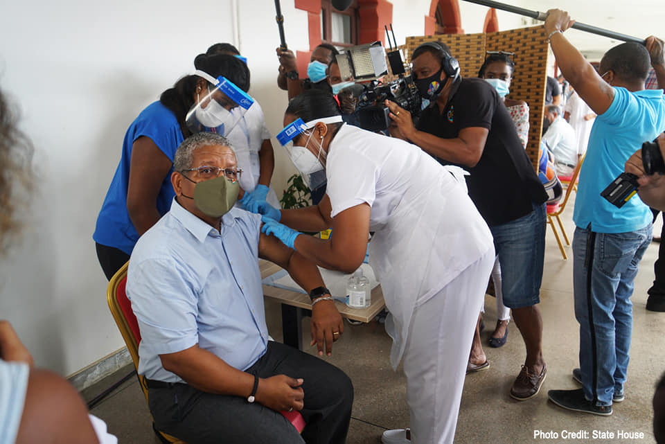 Republica Seychelles, primul stat african care a început campania de vaccinare împotriva COVID-19