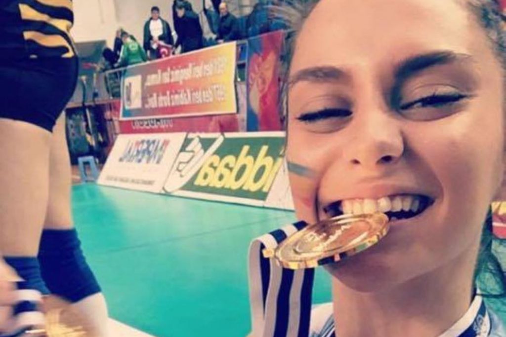 Povestea Mihaelei Jeremic, voleibalista-campioană europeană cu două degete la o mână și trei la cealaltă: „Nimic nu este imposibil!”- FOTO