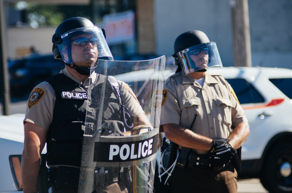 RĂZBOI CIVIL ÎN AMERICA. Ministerul de Externe condamnă incidentele din SUA. „Violenţa de la Capitol Hill, îngrijorătoare şi inacceptabilă!”