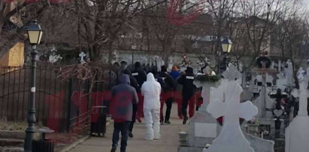 Un bărbat considerat decedat de coronavirus a fost deshumat din cauza unor suspiciuni de crimă