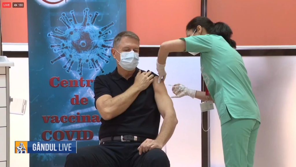 Președintele Klaus Iohannis, în vizită la centrul de vaccinare de la Romexpo