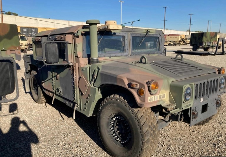 FBI oferă o recompensă de 10.000 de dolari pentru a recupera un Humvee „pregătit de război”, care a fost furat în California