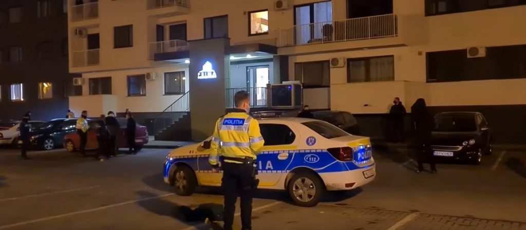 Femeie înjunghiată de cinci ori în scara unui bloc din Oradea. Cine este agresorul (VIDEO)