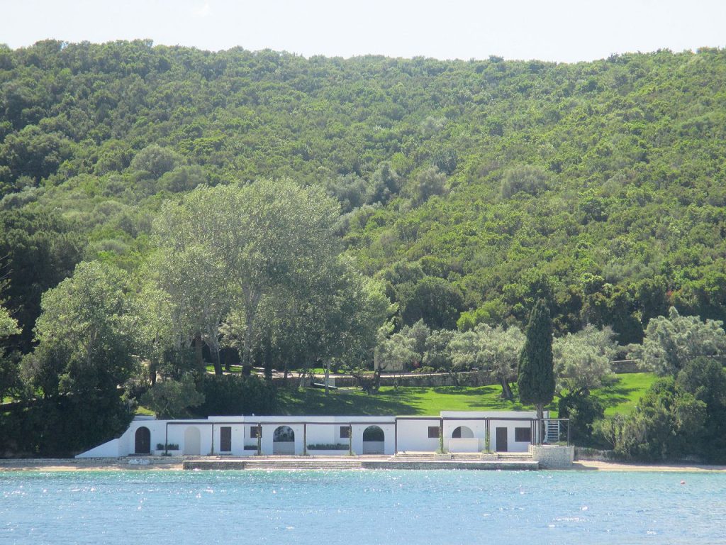 Au pus ochii pe insula lui Onassis. Ce se întâmplă cu Skorpios