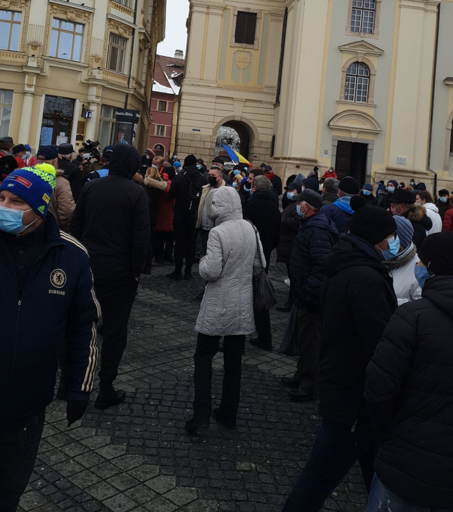 Sute de sibieni au protestat împotriva noii taxe de salubritate: „Este ilegal şi imoral” / „Oamenii ăştia nu gândesc?”
