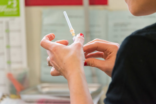 Alertă în  Olt. Trei cazuri de reacții adverse la persoanele vaccinate!