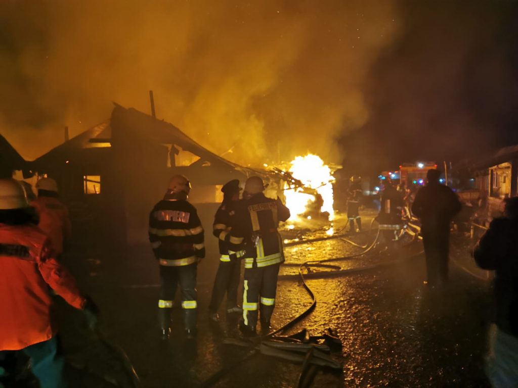 Guvernul anunță că este gata să ofere sprijin pentru persoanele afectate de incendiul de la Miercurea Ciuc