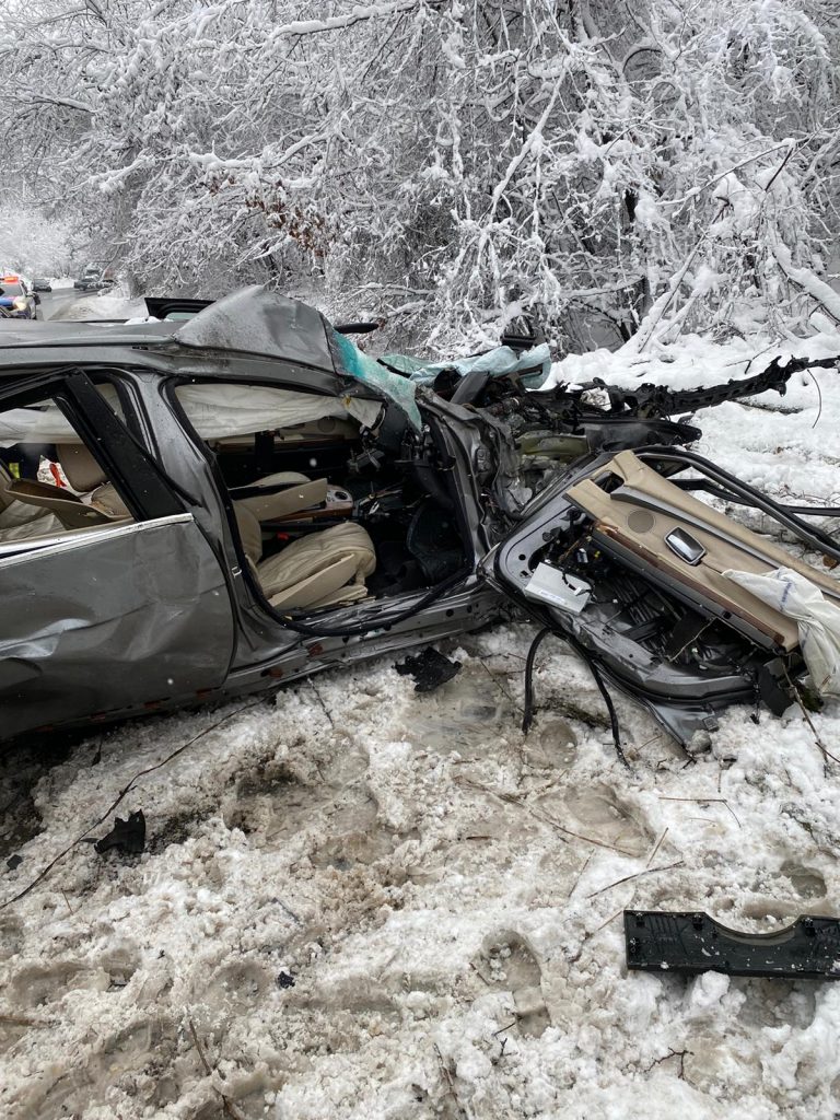 Doi morţi şi un rănit în urma unui accident rutier produs în Argeș (FOTO)