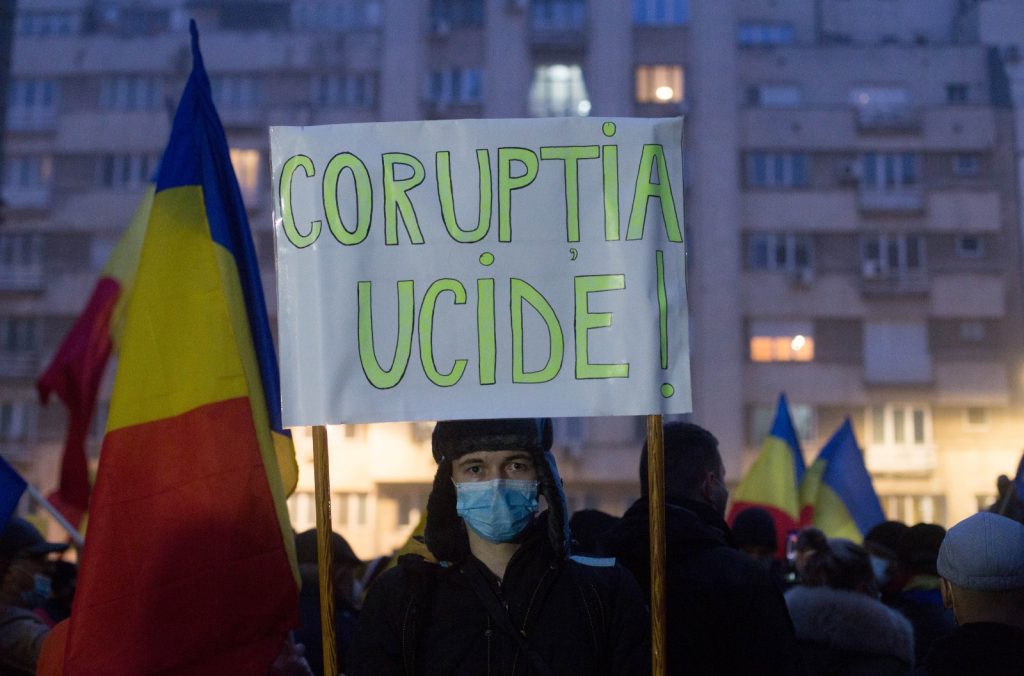 Partidul AUR, protest în fața Ministerului Sănătății, după incendiul de la Institutul „Matei Balş”: „Or să ne omoare pe toţi. Trebuie să ieşim în stradă”. Ce au declarat Vlad Voiculescu și Raed Arafat