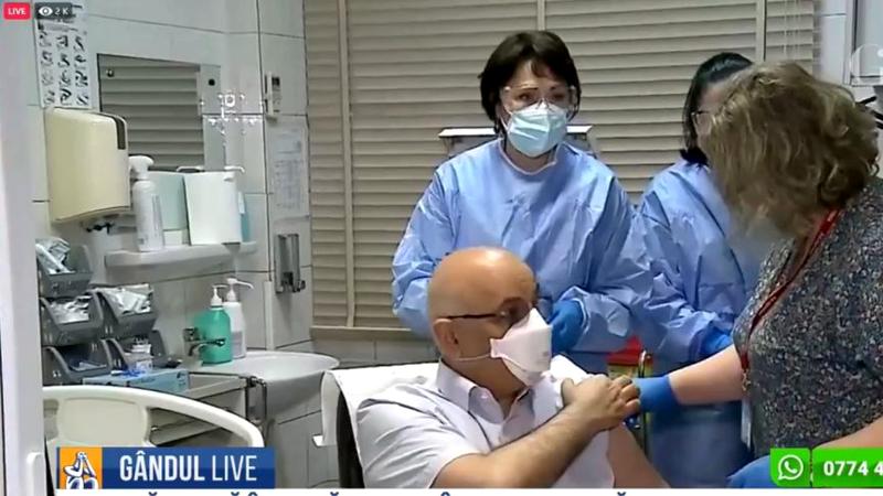 Raed Arafat: Eu m-am vaccinat cu Pfizer BioNTech, a doua doză trebuie să fie tot de la ei