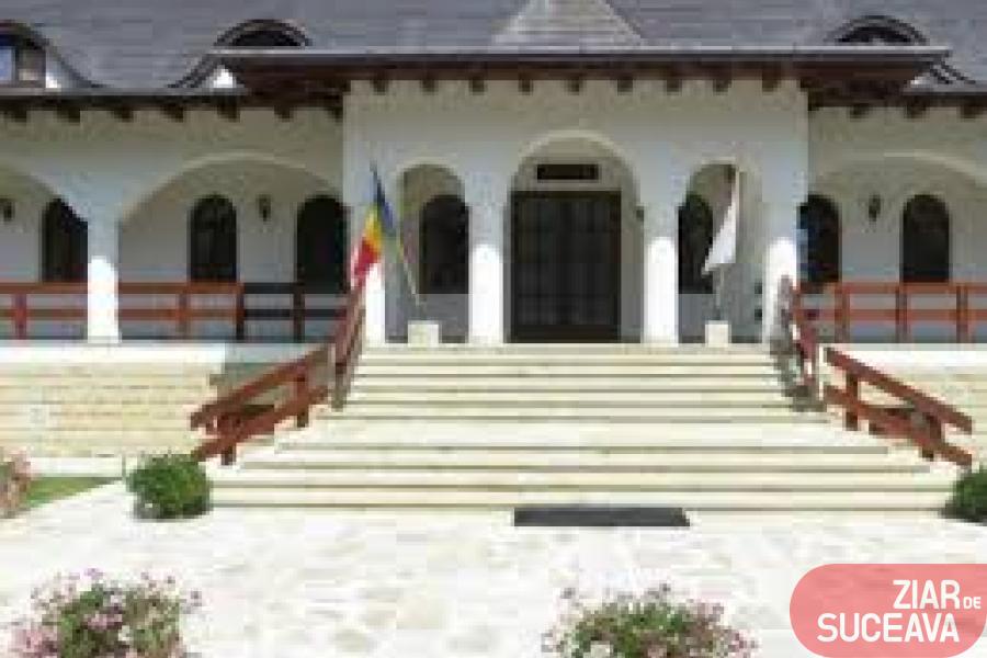 Arhiepiscopia Sucevei şi Rădăuţilor, APEL către credincioși în SCANDALUL Bisericii „Sfânta Treime” din Suceava: „Slujbele sunt nule”