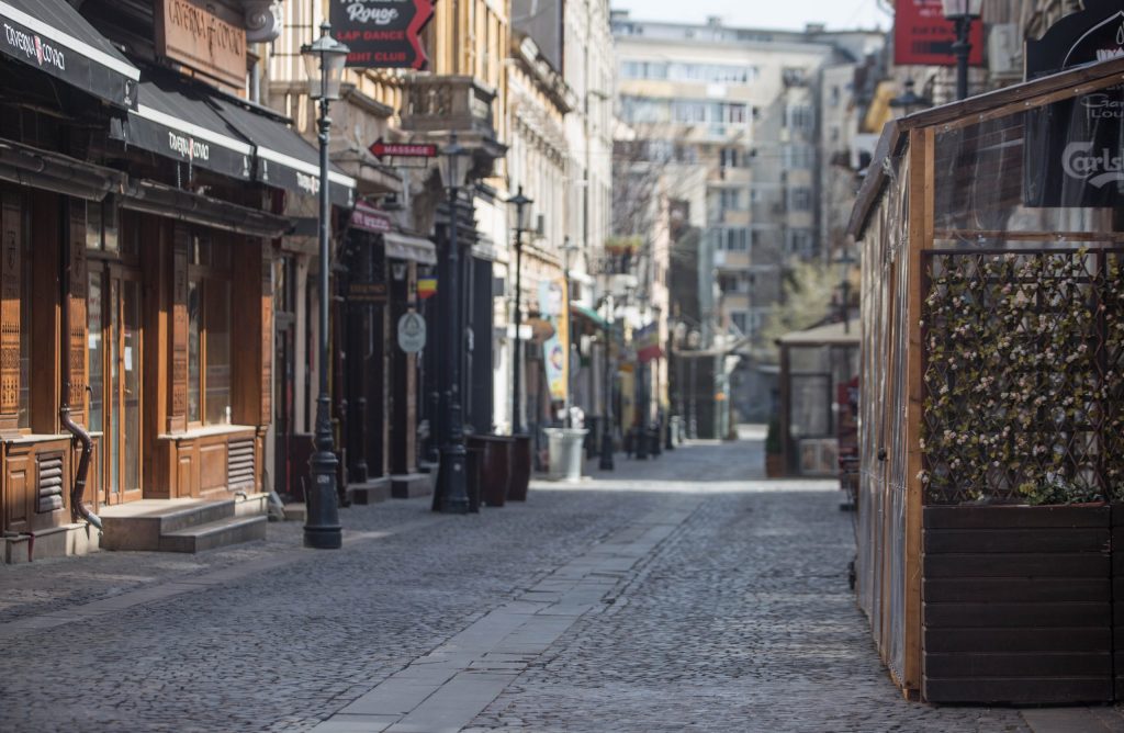 Bucureștiul a intrat în scenariul galben. Care sunt principalele interdicții