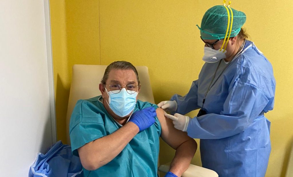 EXCLUSIV. Medicul Șerban Bubenek s-a vaccinat, astăzi, anti-COVID: ”Știu ca voi fi protejat de acest vaccin așa cum fost protejat toată viața prin toate celelalte vaccinuri pe care le-am primit”