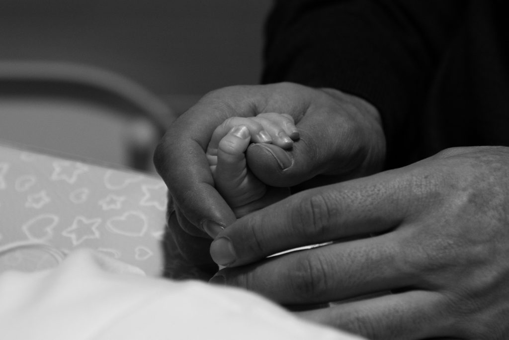 Destin cumplit pentru o asistentă de 32 de ani. Tânăra a murit din cauza Covid-19, la doar câteva zile după ce a născut