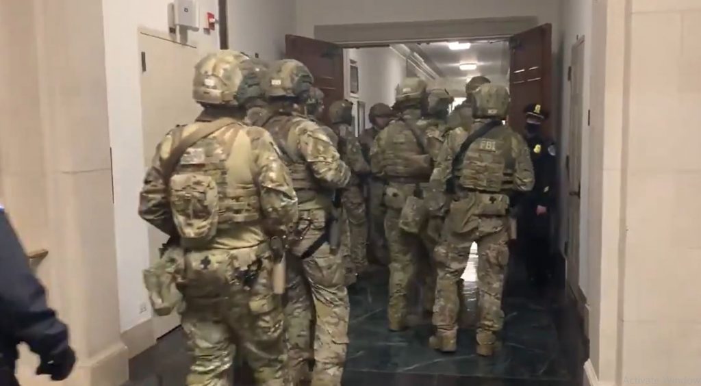 Stare de asediu la Washington! A fost descoperită o bombă la sediul Partidului Republican. Trupe SWAT ale FBI intră în Capitoliu în forță! (VIDEO)