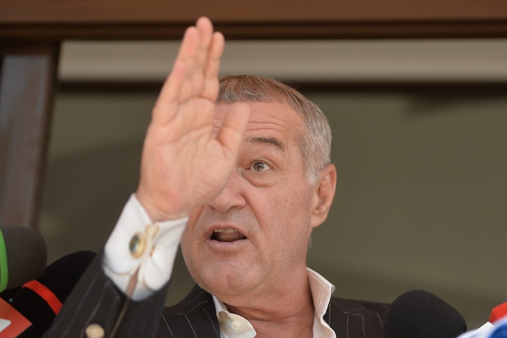 Gigi Becali: Virusul e un fleac. Pentru ce să mă vaccinez? Mai bine mor