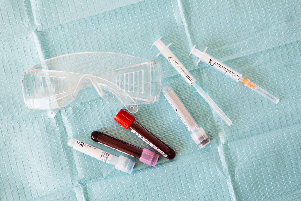 Ultima oră: Testele rapide pentru COVID ar putea să se găsească și în farmacii