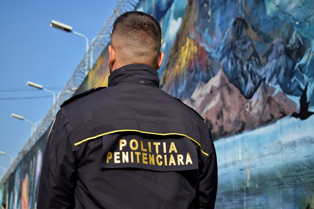 Scandal într-una dintre cele mai mari închisori din România, după ce mai mulți angajați au refuzat să se vaccineze. „Acesta este șantaj!” (EXCLUSIV)