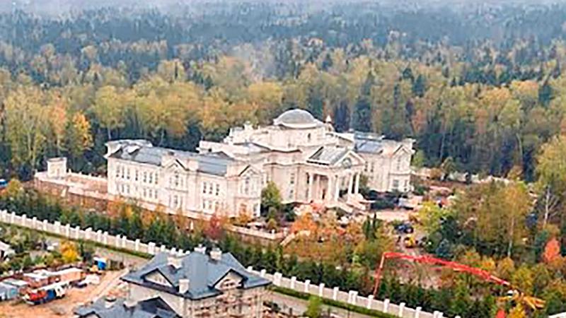 Oligarhul rus Arkady Rotenberg afirmă că „Palatul lui Putin” este al său