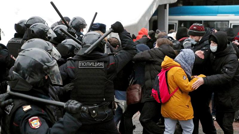 Rusia sporește anchetele pe fondul protestelor opoziţiei / Percheziţie în casa lui Navalnîi