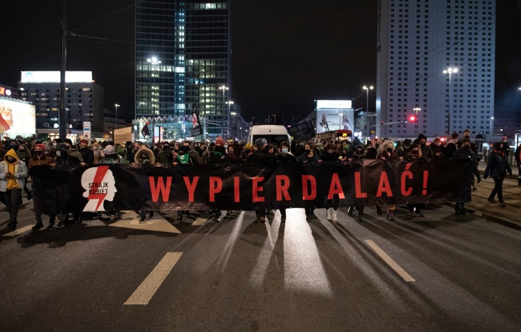 Proteste în Polonia după anunțul privind intrarea în vigoare a interzicerii avorturilor