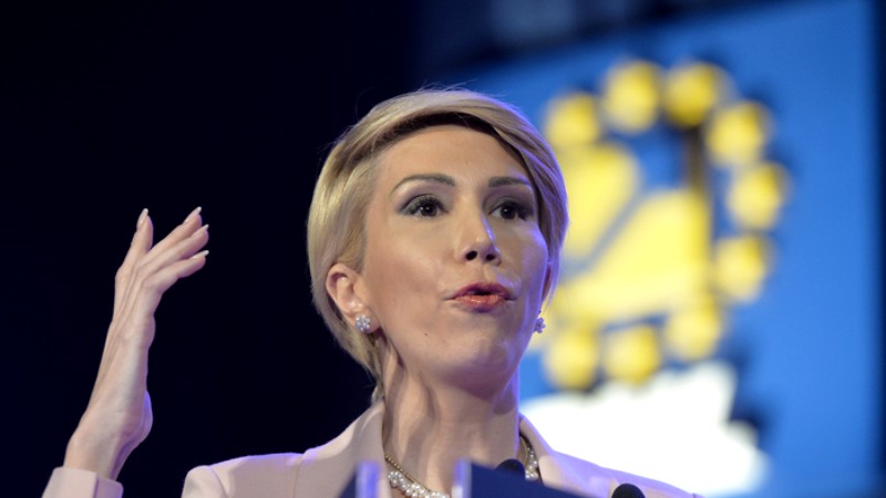 Pensionarii, mesaj dur pentru Raluca Turcan: “Majorare cu 3 la sută? Bătaie de joc! Să păstreze banii pentru ea”