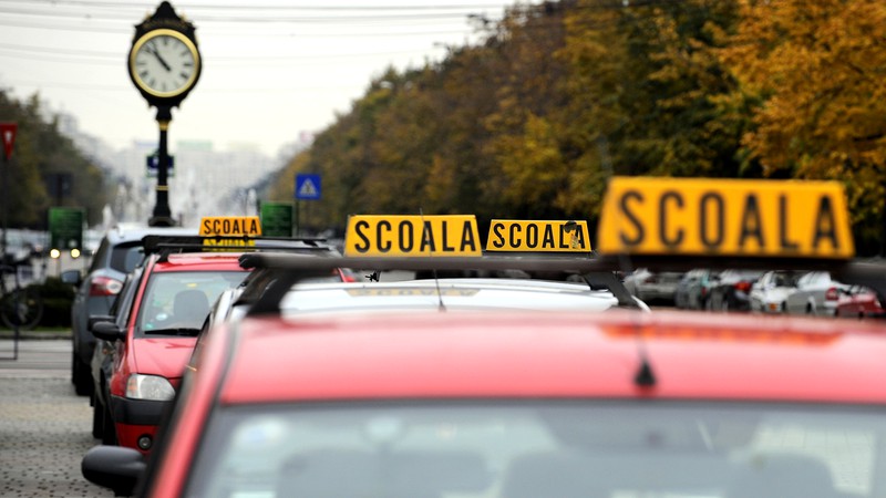 Tinerii defavorizați din România pot obține gratuit permisul de conducere. Cum și până când se pot trimite solicitările