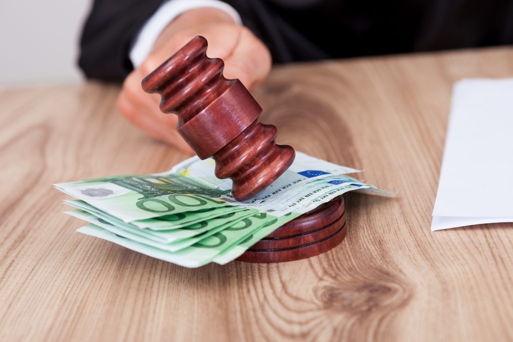 CCR a decis ce se întâmplă cu salariile profesorilor în 2021
