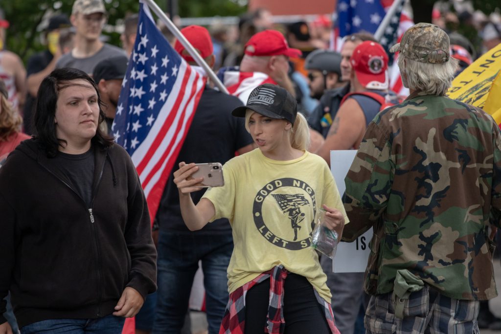 Grupul de extremă dreapta Proud Boys, declarat „entitate teroristă” de către Parlamentul canadian