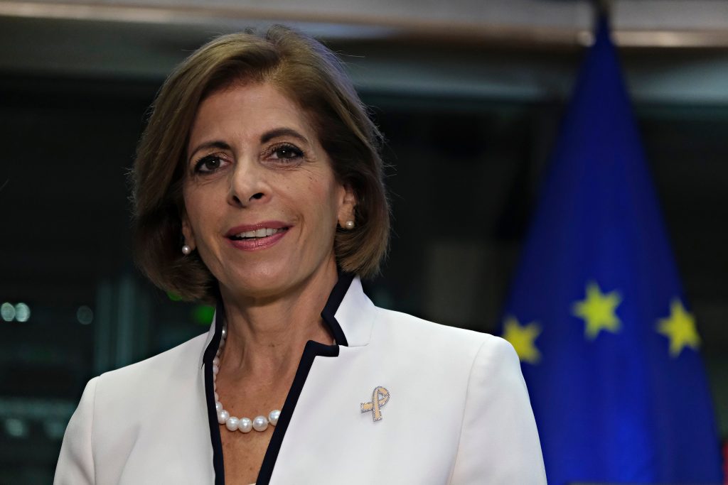 UE le cere statelor membre să nu cumpere în mod independent doze de vaccinuri împotriva COVID-19