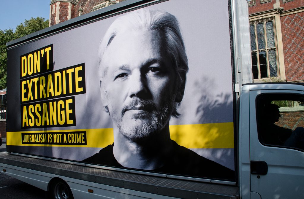 Julian Assange află pe 4 ianuarie dacă va fi extrădat din Marea Britanie în SUA! Wikileaks le solicită procurorilor să renunțe la 18 acuzații