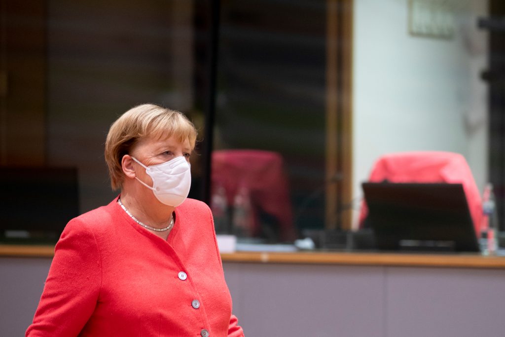 Angela Merkel se întâlnește luni cu reprezentanți ai companiilor producătoare de vaccinuri anti-COVID