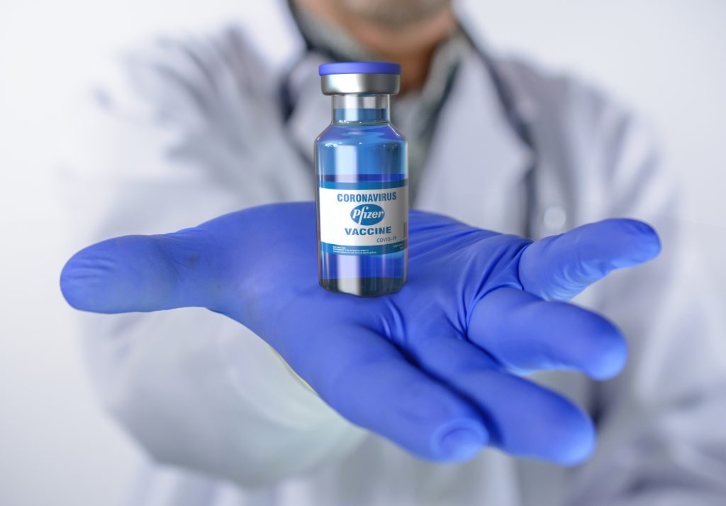 Francezi „imunizați” din greșeală cu ser fiziologic, în loc de vaccin anti-Covid de la Pfizer