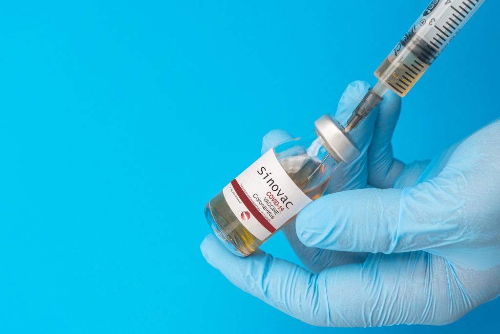 Cercetătorii brazilieni anunță că vaccinul chinezesc produs de Sinovac are o eficiență de puțin peste 50%