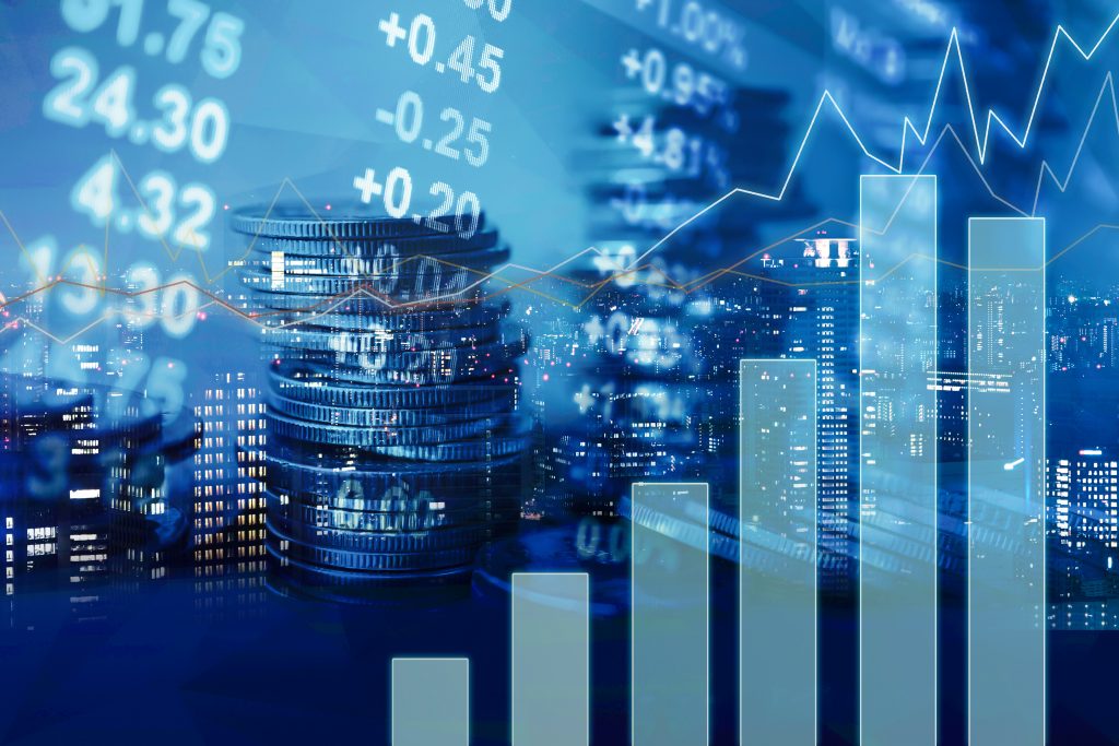 Previziuni PwC: Economia globală va reveni la nivelul dinainte de pandemie până la începutul lui 2022. Care sunt tendințele în România