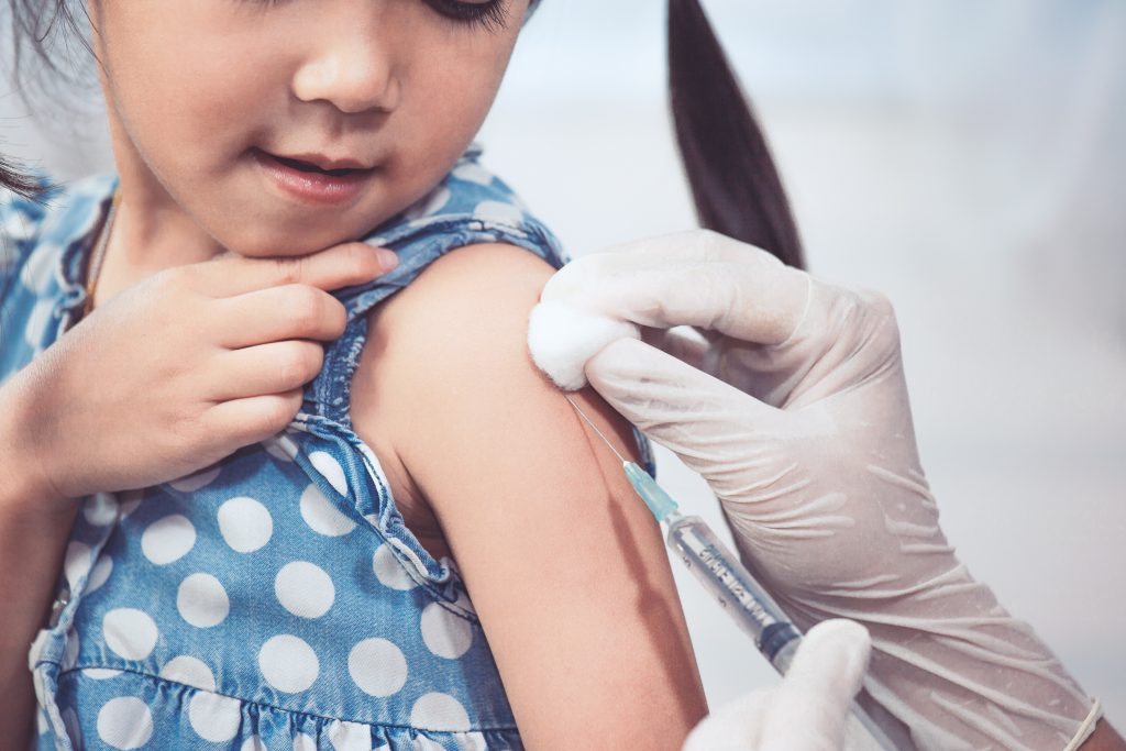 Vaccinarea copiilor, în impas major din cauza transferului de date. Medic: „Unii colegi reușesc să înregistreze vaccinările, alții nu”