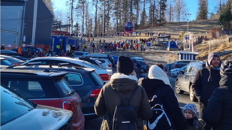 Coadă uriașă la telegondola din Sinaia! Administrator: „Nu s-a mai văzut așa ceva”