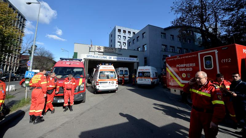 Pacientul ars, întors din drum pentru că avionul spre Belgia s-a defectat, a fost internat la Spitalul Floreasca