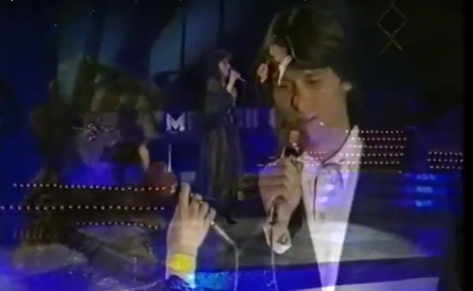 Acesta este cel mai emoționant moment în care Bogdan Stanoevici a apărut în public! „Mihaela Runceanu Oficial” a urcat azi acest clip, în care regretata artistă cântă alături de actorul ucis de COVID