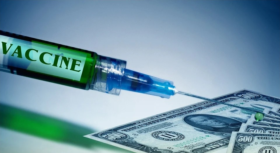 Europa oprește la graniță vaccinul Moderna, Israelul bate palma cu gigantul Big Pharma!
