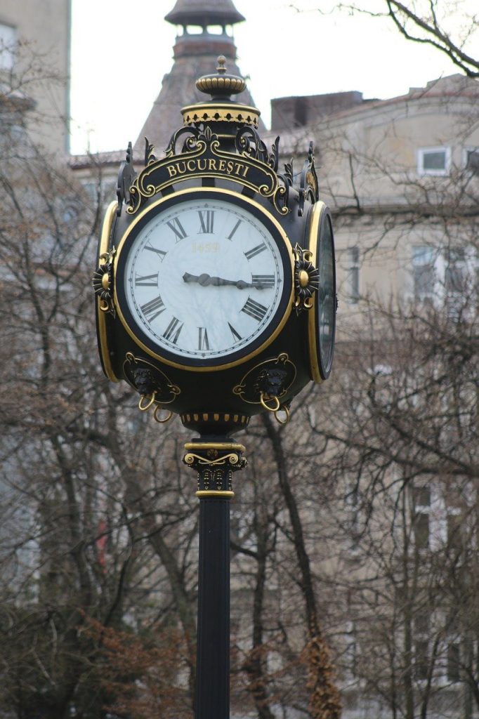 Revelion atipic pentru români, fără petreceri în stradă / Orașele au fost goale / Câinii, victimele petardelor și artificiilor